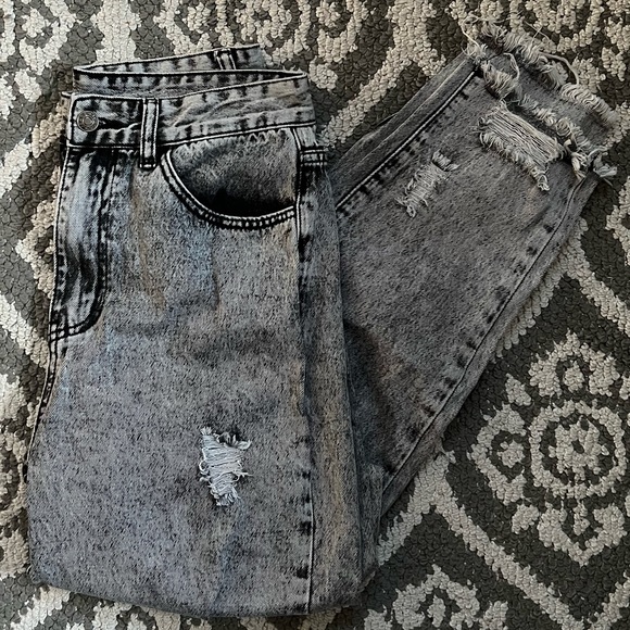 High Waist Ripped Raw Hem Cropped Jeans - Picture 2 of 12